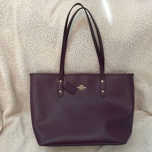 Coach Women's Crossgrain Leather City Zip Tote. Purple.